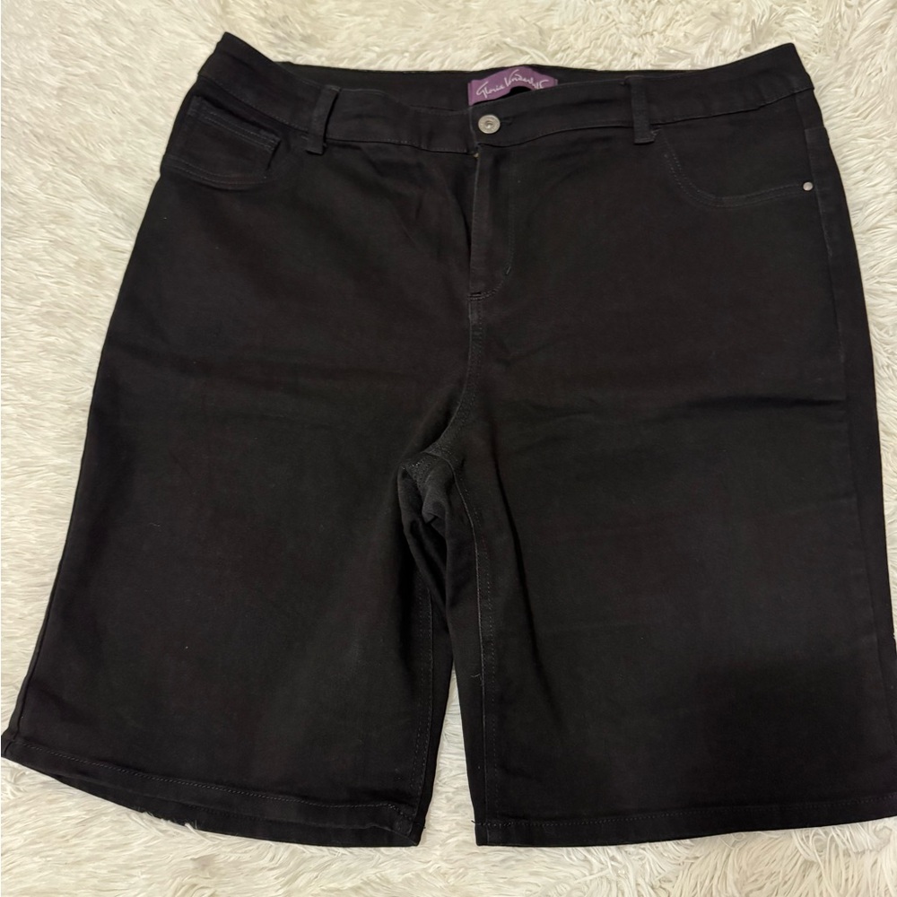Gloria Vanderbilt Black Bermuda Shorts Classic Casual Style